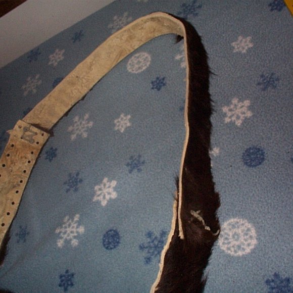 Handmade leather crossbody purse with fur - Picture 4 of 8